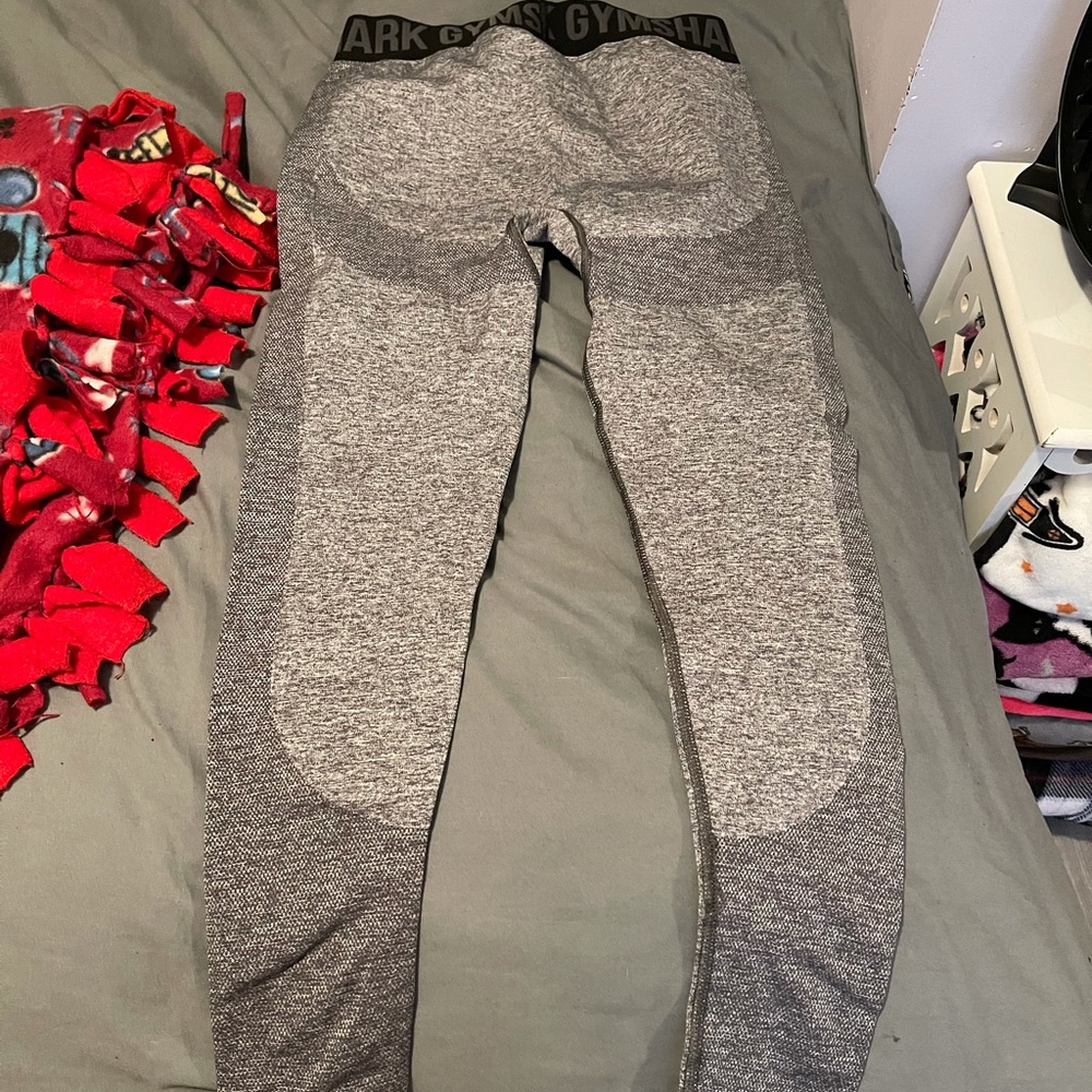 Medium gym shark leggings , grey. Barley worn.